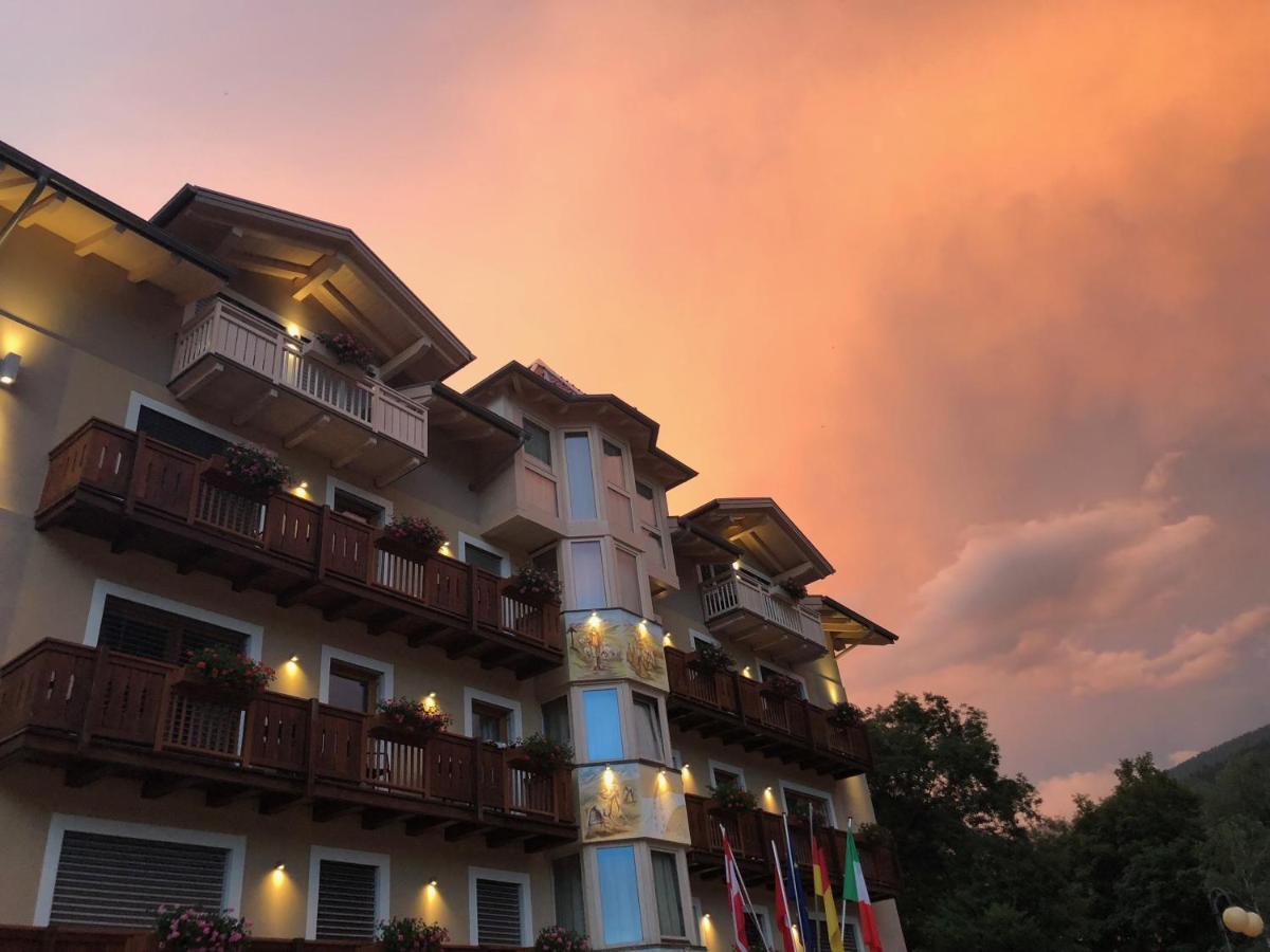 Active Hotel Monte Giner Mezzana  Exterior photo